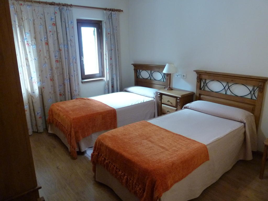 Apartahotel Faure Sallent de Gállego الغرفة الصورة