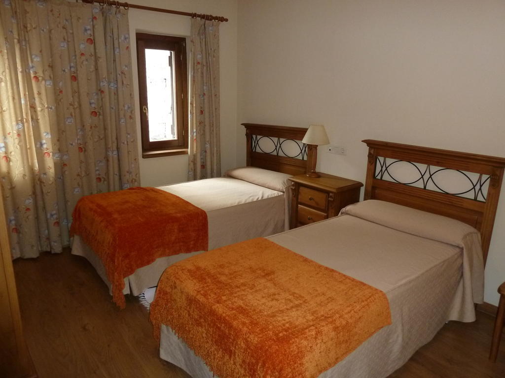 Apartahotel Faure Sallent de Gállego الغرفة الصورة